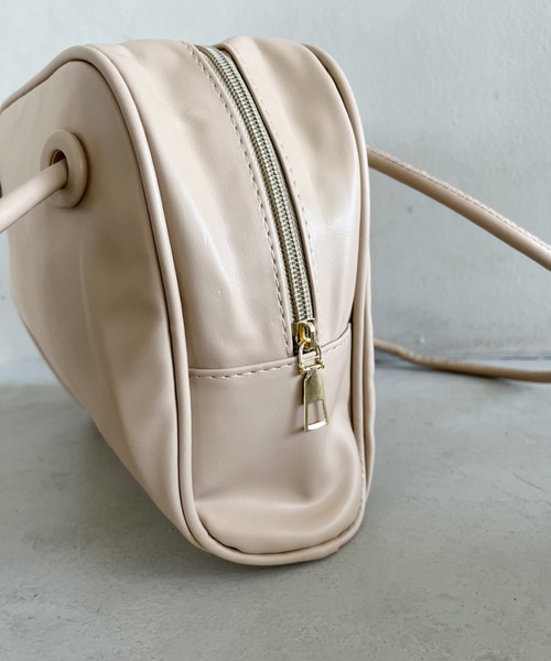 thank U more(サンキューモア)の「ソフトフェイクレザー ミニボストン風 ハンドバッグ(ショルダーバッグ・レディース・ベージュ/ホワイト/ブラウン/ブラック・FREE)」の14枚目の写真