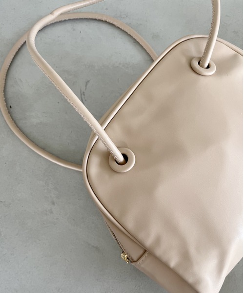 thank U more(サンキューモア)の「ソフトフェイクレザー ミニボストン風 ハンドバッグ(ショルダーバッグ・レディース・ベージュ/ホワイト/ブラウン/ブラック・FREE)」の13枚目の写真