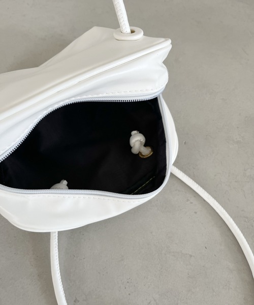 thank U more(サンキューモア)の「ソフトフェイクレザー ミニボストン風 ハンドバッグ(ショルダーバッグ・レディース・ベージュ/ホワイト/ブラウン/ブラック・FREE)」の17枚目の写真