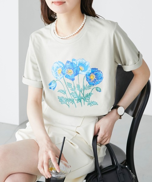 BONLECILL(ボンルシール)の「フラワーモチーフプリント 半袖Tシャツ(Tシャツ/カットソー・レディース・ライトグリーン/チャコールグレー/アイボリー/オフホワイト・FREE)」の4枚目の写真