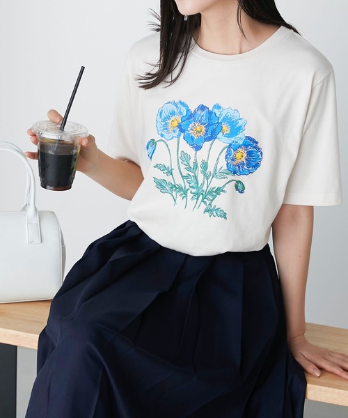 BONLECILL(ボンルシール)の「フラワーモチーフプリント 半袖Tシャツ(Tシャツ/カットソー・レディース・ライトグリーン/チャコールグレー/アイボリー/オフホワイト・FREE)」の5枚目の写真