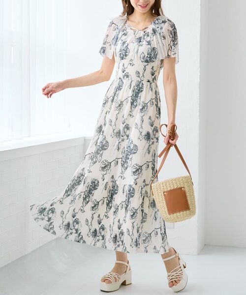 MAJESTIC LEGON(マジェスティックレゴン)の「チュールプリーツフラワーワンピース(ワンピース・レディース・ホワイト系その他2/ブラウン系その他2/ブルー系その他4・SMALL/MEDIUM)」の2枚目の写真