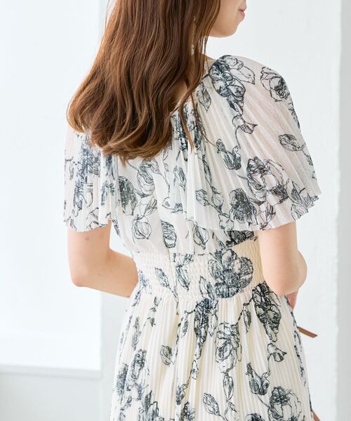 MAJESTIC LEGON(マジェスティックレゴン)の「チュールプリーツフラワーワンピース(ワンピース・レディース・ホワイト系その他2/ブラウン系その他2/ブルー系その他4・SMALL/MEDIUM)」の11枚目の写真