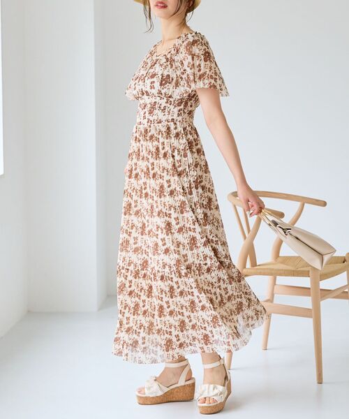 MAJESTIC LEGON(マジェスティックレゴン)の「チュールプリーツフラワーワンピース(ワンピース・レディース・ホワイト系その他2/ブラウン系その他2/ブルー系その他4・SMALL/MEDIUM)」の13枚目の写真