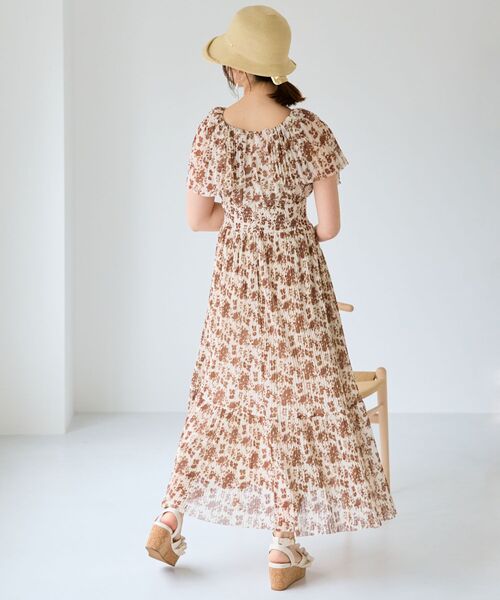 MAJESTIC LEGON(マジェスティックレゴン)の「チュールプリーツフラワーワンピース(ワンピース・レディース・ホワイト系その他2/ブラウン系その他2/ブルー系その他4・SMALL/MEDIUM)」の15枚目の写真