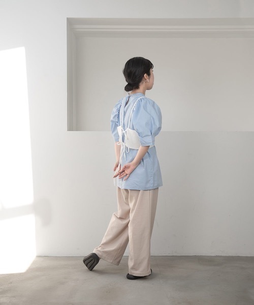 lawgy（ラウジー）の「design shoulder blouse（シャツ/ブラウス・レディース・ホワイト/ブルー・FREE）」の9枚目の写真