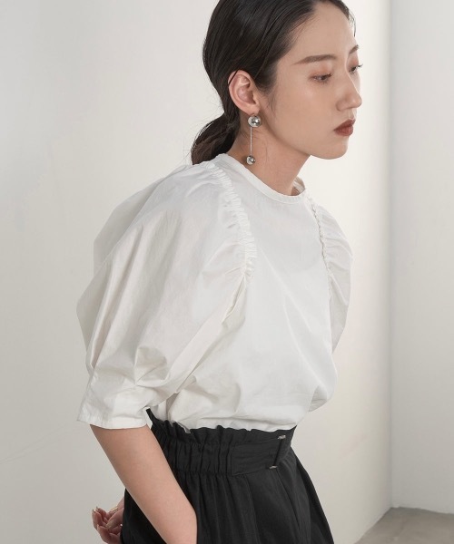 lawgy（ラウジー）の「design shoulder blouse（シャツ/ブラウス・レディース・ホワイト/ブルー・FREE）」の17枚目の写真