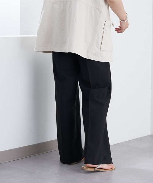 SHENERY（シーナリー）の「カーブウエストタックパンツ（その他パンツ・レディース・ブラック/グレー・36/38）」の4枚目の写真