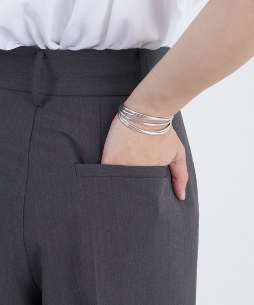 SHENERY（シーナリー）の「カーブウエストタックパンツ（その他パンツ・レディース・ブラック/グレー・36/38）」の19枚目の写真