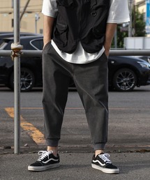 ジョガーパンツ」に該当するメンズのパンツ（クロップド・半端丈