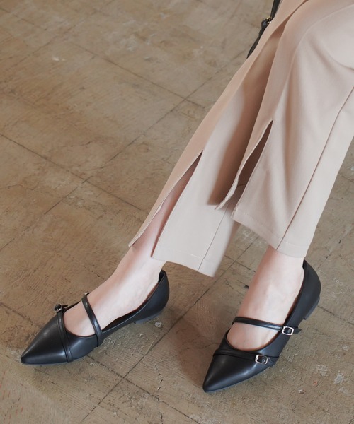 AmiAmi（アミアミ）の「メリージェーンポインテッドトゥパンプス（パンプス・レディース・ブロンズ/ブラック/グレイッシュベージュ/アイボリー・35/37/36/38/39）」の3枚目の写真