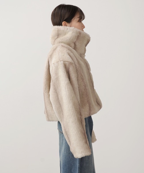 AO2(アオズ)の「Faux fur jucket / フェイクファージャケット コート(ブルゾン・レディース・アイボリー/キャメル・FREE)」の9枚目の写真