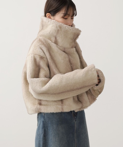 AO2(アオズ)の「Faux fur jucket / フェイクファージャケット コート(ブルゾン・レディース・アイボリー/キャメル・FREE)」の17枚目の写真