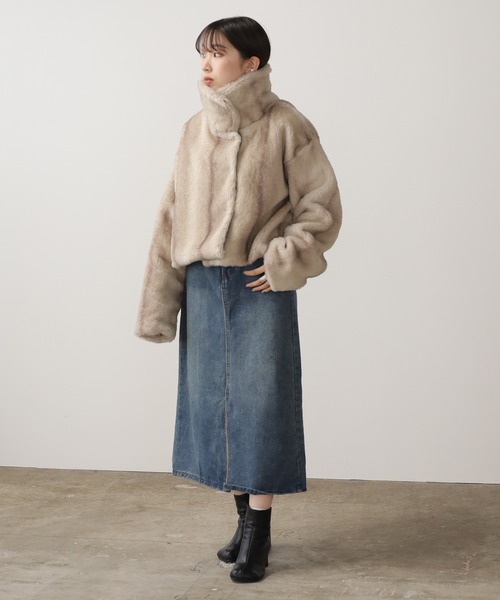 AO2(アオズ)の「Faux fur jucket / フェイクファージャケット コート(ブルゾン・レディース・アイボリー/キャメル・FREE)」の5枚目の写真