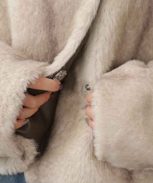 AO2(アオズ)の「Faux fur jucket / フェイクファージャケット コート(ブルゾン・レディース・アイボリー/キャメル・FREE)」の12枚目の写真