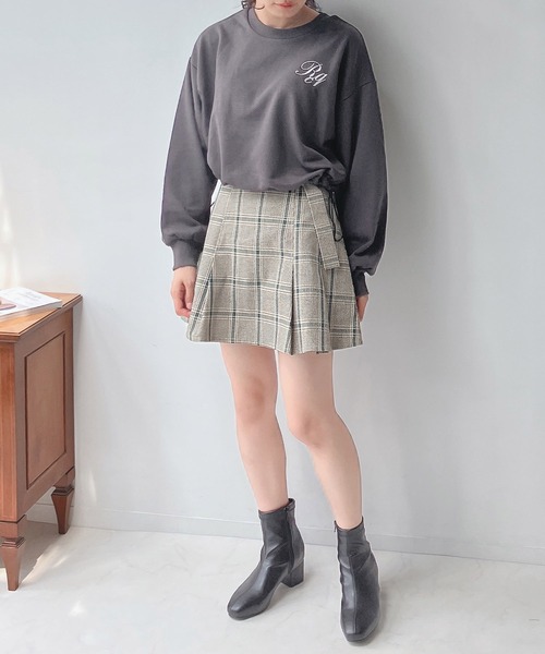 AS KNOW AS plus（アズノゥアズプラス）の「☆胸ロゴ刺繍と裾ドロストショートプルオーバー（Tシャツ/カットソー・レディース・ブラウン/オフホワイト/チャコールグレー・FREE）」の11枚目の写真