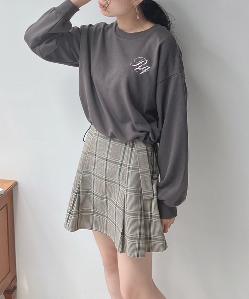 AS KNOW AS plus（アズノゥアズプラス）の「☆胸ロゴ刺繍と裾ドロストショートプルオーバー（Tシャツ/カットソー・レディース・ブラウン/オフホワイト/チャコールグレー・FREE）」の12枚目の写真