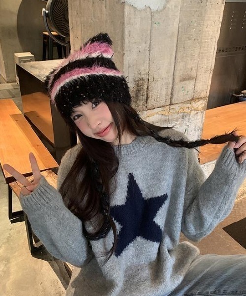 Achic(アシック)の「スターパターン 星 ニットプルオーバー(ニット/セーター・レディース・ピンク/グレー/アイボリー/ブラウン・M)」の16枚目の写真
