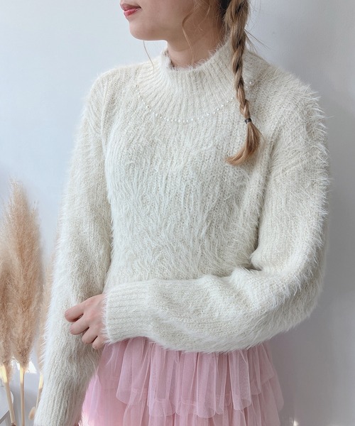 AS KNOW AS plus（アズノゥアズプラス）の「☆パール付き フェザーヤーン シャギー ニットプルオーバー（ニット/セーター・レディース・グレー/ピンクベージュ/アイボリー・FREE）」の3枚目の写真