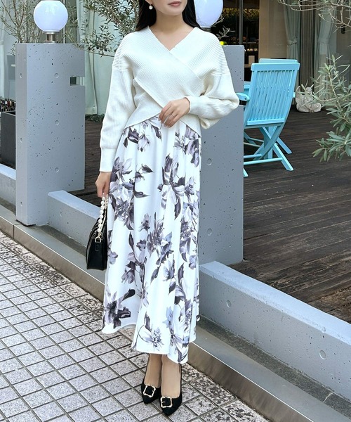 Julia Boutique(ジュリアブティック)の「スパングルカシュクールニットトップス/23603(ニット/セーター・レディース・ブラック/ホワイト/ネイビー・ONE)」の7枚目の写真