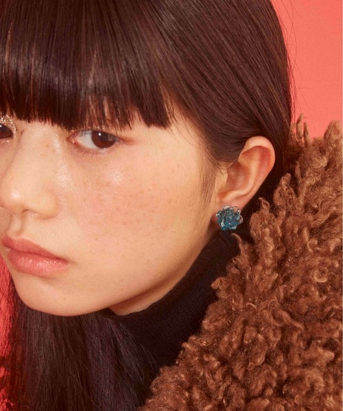 Casselini（キャセリーニ）の「Casselini(キャセリーニ)ローズピアス（ピアス（両耳用）・レディース・ホワイト/ピンク/ブルー/クリア・FREE）」の2枚目の写真