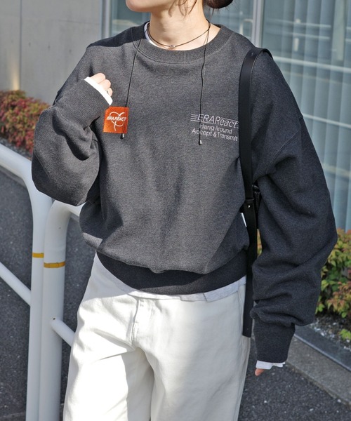 ANME（アンメ）の「ERAReactエンブロイダリーロゴ裏毛スウェットトップス（スウェット・レディース・ネイビー/オートミール/ブラック/アイボリー/チャコールグレー・M/XL/L）」の4枚目の写真
