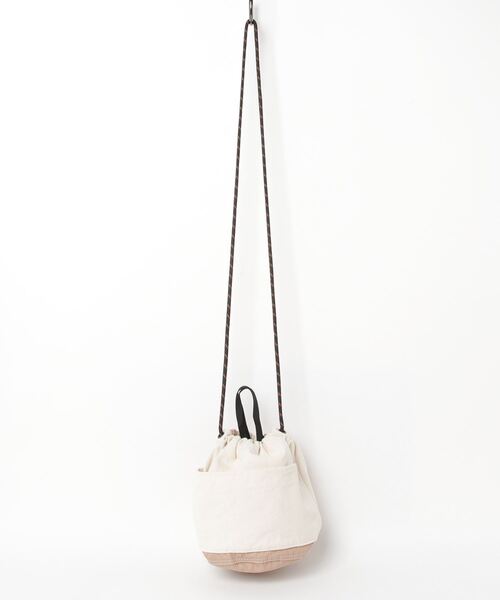 UNIVERSAL OVERALL（ユニバーサルオーバーオール）の「UNIVERSAL OVERALL / UO 2素材切替ドローストリング / UVO-179（ショルダーバッグ・レディース・ベージュ/オレンジ/カーキ・ONESIZE）」の4枚目の写真