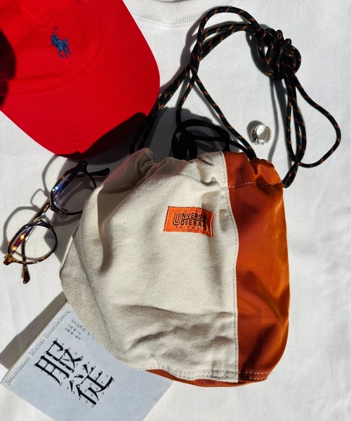 UNIVERSAL OVERALL（ユニバーサルオーバーオール）の「UNIVERSAL OVERALL / UO 2素材切替ドローストリング / UVO-179（ショルダーバッグ・レディース・ベージュ/オレンジ/カーキ・ONESIZE）」の11枚目の写真
