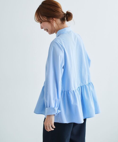 le.coeur blanc(ルクールブラン)の「ギャザーペプラムシャツ(シャツ/ブラウス・レディース・オフホワイト/ブルー系その他3・38)」の7枚目の写真