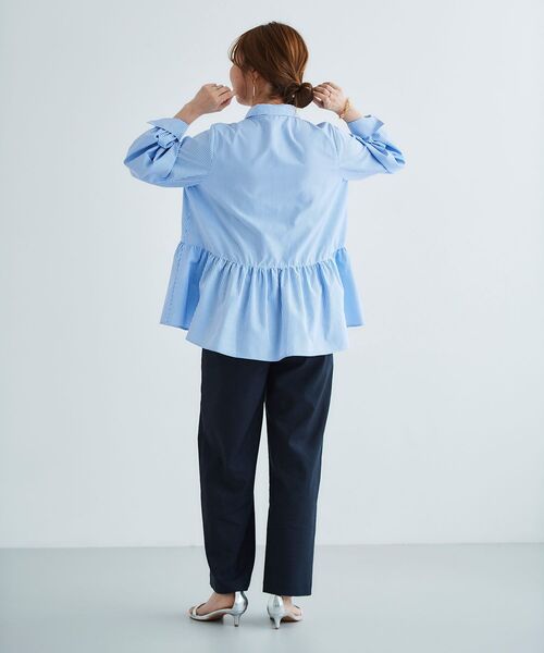 le.coeur blanc(ルクールブラン)の「ギャザーペプラムシャツ(シャツ/ブラウス・レディース・オフホワイト/ブルー系その他3・38)」の18枚目の写真