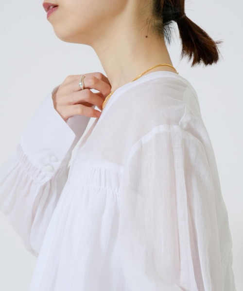 URBAN RESEARCH（アーバンリサーチ）の「コットンボイルフリルブラウス（シャツ/ブラウス・レディース・ブルー/ブラック/ホワイト/ベージュ系その他・FREE）」の5枚目の写真