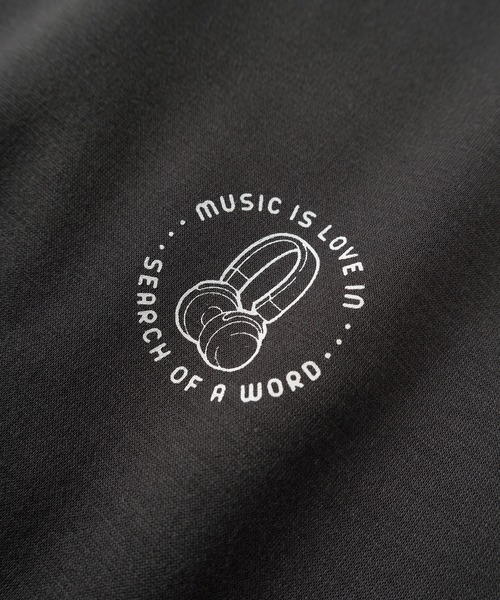 make a ray!（メイク ア レイ！）の「【0】ハート刺繍＆ガールイラスト LOVE MUSIC  ビッグシルエット プリントTシャツ/接触冷感（Tシャツ/カットソー・レディース・チャコールグレー/ホワイト/ブルー系その他/ダークグレー/オフホワイト/ブルー・L/M）」の17枚目の写真