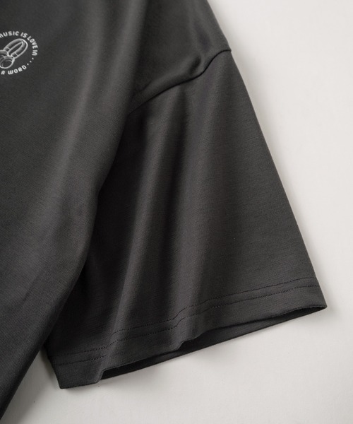 make a ray!（メイク ア レイ！）の「【0】ハート刺繍＆ガールイラスト LOVE MUSIC  ビッグシルエット プリントTシャツ/接触冷感（Tシャツ/カットソー・レディース・チャコールグレー/ホワイト/ブルー系その他/ダークグレー/オフホワイト/ブルー・L/M）」の18枚目の写真