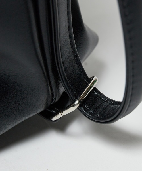 Chick（チック）の「Shoulder bag Backpack 2WAY type / ショルダーバッグ バックパック 2WAYタイプ（ショルダーバッグ・レディース・シルバー/ブラック・FREE）」の9枚目の写真