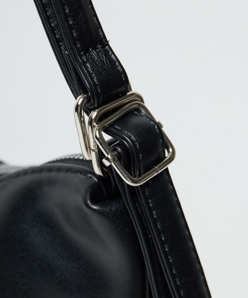 Chick（チック）の「Shoulder bag Backpack 2WAY type / ショルダーバッグ バックパック 2WAYタイプ（ショルダーバッグ・レディース・シルバー/ブラック・FREE）」の8枚目の写真