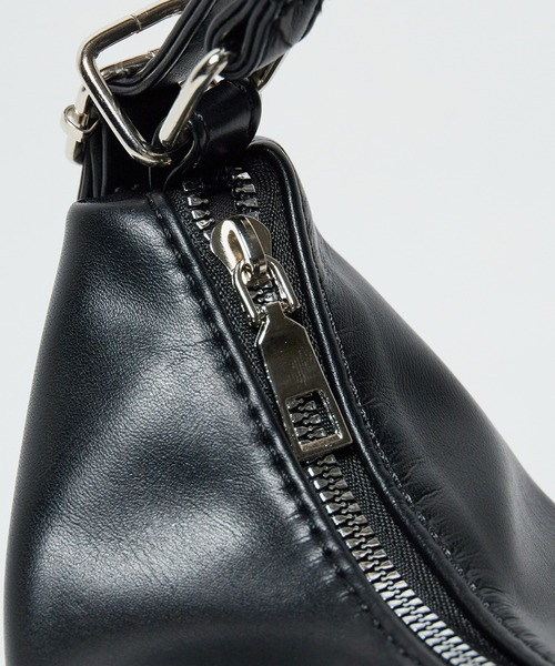 Chick（チック）の「Shoulder bag Backpack 2WAY type / ショルダーバッグ バックパック 2WAYタイプ（ショルダーバッグ・レディース・シルバー/ブラック・FREE）」の7枚目の写真