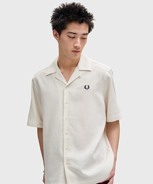 FRED PERRY（フレッドペリー）の「Pique Texture Revere Collar Shirt／ピケテクスチャーオープンカラーシャツ（シャツ/ブラウス・メンズ・ネイビー/サックスブルー/オフホワイト/ベージュ/ネイビー系/ライトブルー・M/L）」の3枚目の写真