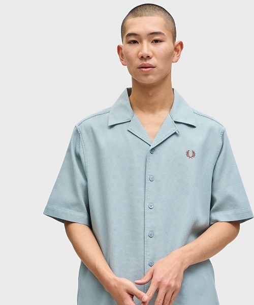 FRED PERRY（フレッドペリー）の「Pique Texture Revere Collar Shirt／ピケテクスチャーオープンカラーシャツ（シャツ/ブラウス・メンズ・ネイビー/サックスブルー/オフホワイト/ベージュ/ネイビー系/ライトブルー・M/L）」の4枚目の写真
