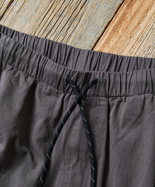 Jonas Claesson（ジョナスクレアッソン）の「JONAS CLAESSON/ジョナスクレアッソン Trip Shorts/トリップ ショーツ/カーゴショーツ（カーゴパンツ・メンズ・オフホワイト/ブラック/オリーブ・MEDIUM/LARGE）」の4枚目の写真