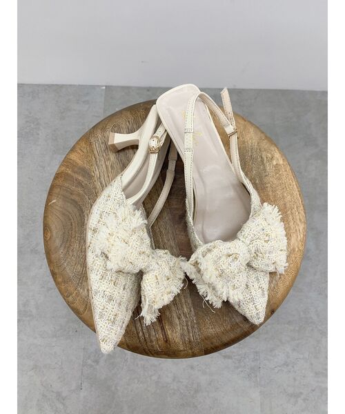 dazzlin（ダズリン）の「エレガントバレエリボンパンプス（パンプス・レディース・ブラック/パープル/ベージュ/オフホワイト/グレー/ピンク・LARGE/MEDIUM）」の2枚目の写真