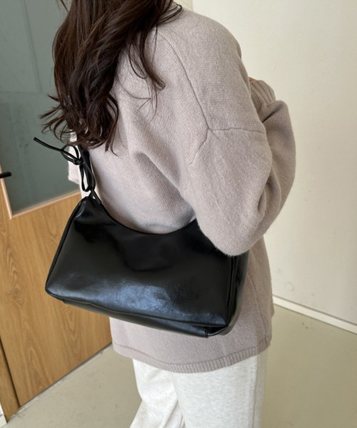 MILAE（ミレ）の「フェイクレザーショルダーバッグ（ショルダーバッグ・レディース・ゴールド/ブラック/シルバー/ブラウン/ホワイト・FREE）」の12枚目の写真