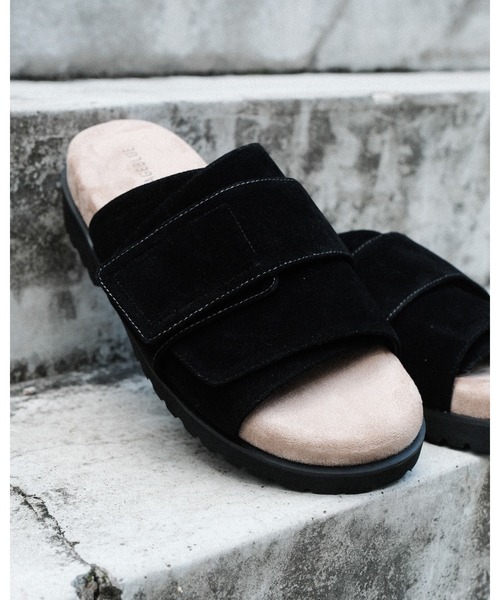 RAGEBLUE（レイジブルー）の「ベルトスライド/シンセティックスウェードサンダル（サンダル・メンズ・ブラック・MEDIUM/LARGE）」の2枚目の写真