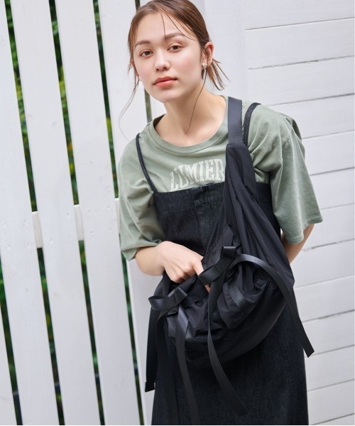 mysty woman（ミスティウーマン）の「ナイロンリボンショルダーBAG　128281 【500mlペットボトル収納可能！】（ショルダーバッグ・レディース・ブラック/シルバーグレー/カーキ・FREE）」の2枚目の写真