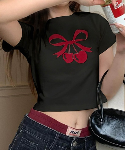 GLAMOROUS JANE(グラマラスジェーン)の「リボンチェリープリントショート丈Tシャツ(Tシャツ/カットソー・レディース・ブラック/ホワイト・FREE)」の10枚目の写真