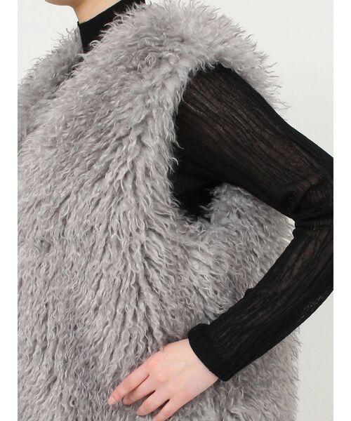 MURUA（ムルーア）の「フェイクファーオーバージレ（ベスト・レディース・グレー/アイボリー・FREE）」の6枚目の写真