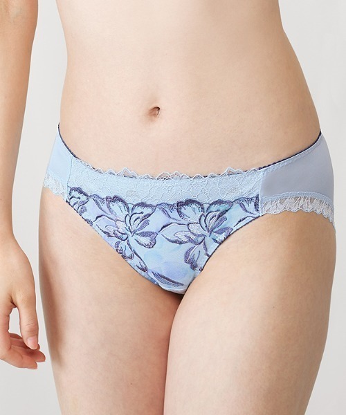 Triumph（トリンプ）の「天使のブラ 魔法のハリ感606 レギュラーショーツ TR606 Hikini【M,Lサイズ】（ショーツ・レディース・グレー/ベージュ/パープル/ブルー/ホワイト・L/M）」の4枚目の写真