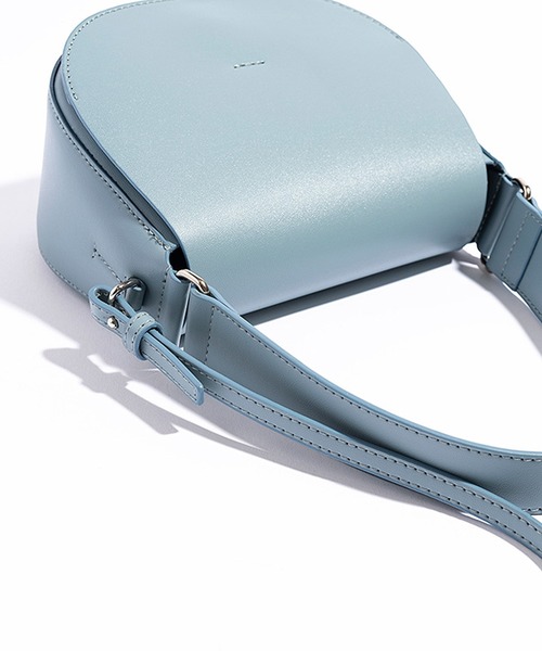 YAHKI(ヤーキ)の「YAHKI/ヤーキ VEAGAN LEATHER ハーフムーンバッグ(ショルダーバッグ・レディース・ブラック/アイボリー/ブルー・FREE)」の12枚目の写真
