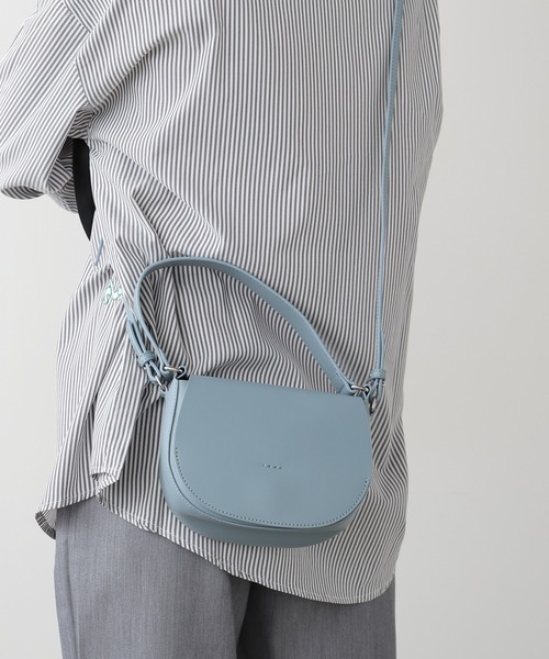 YAHKI(ヤーキ)の「YAHKI/ヤーキ VEAGAN LEATHER ハーフムーンバッグ(ショルダーバッグ・レディース・ブラック/アイボリー/ブルー・FREE)」の17枚目の写真