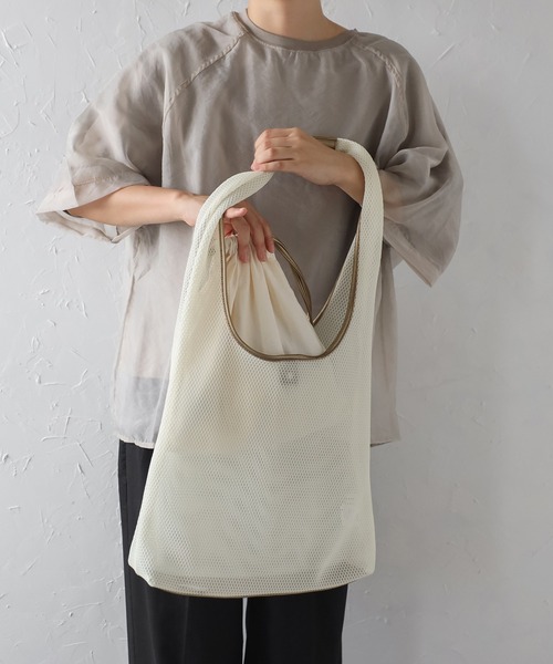 Bonjour Sagan（ボンジュールサガン）の「巾着付きメッシュバッグ（ショルダーバッグ・レディース・ブラック/アイボリー・FREE）」の4枚目の写真