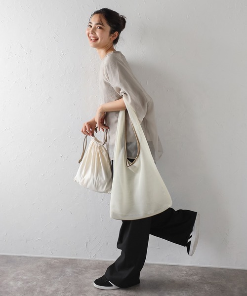 Bonjour Sagan（ボンジュールサガン）の「巾着付きメッシュバッグ（ショルダーバッグ・レディース・ブラック/アイボリー・FREE）」の5枚目の写真